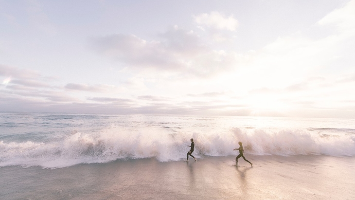 Larangan Mengenakan Baju Hijau di Pantai Selatan